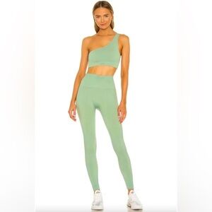 SET Active SCULPTFLEX Set - Leggings and Sports Bra in Color Liberty - Size M